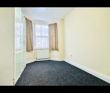 2 Bed Terraced House, Dersingham Avenue, E12 - Photo 3