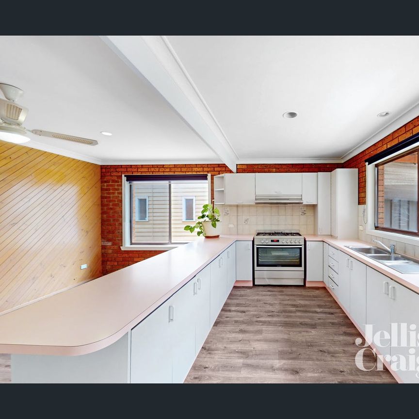 16 Hopetoun Street, Kensington, Vic 3031 - Photo 1