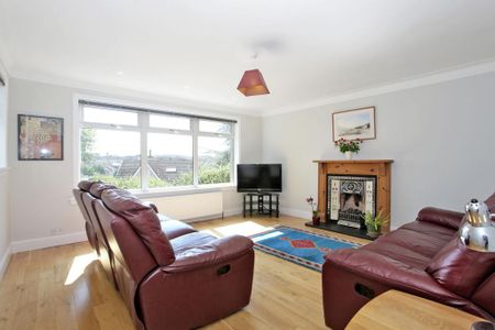4 bedroom detached house to rent - Photo 3