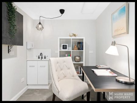 “MODERN 4-BED RESIDENCE IN SALISBURY: A PERFECT BLEAND OF STYLE AND COMFORT” - Photo 5