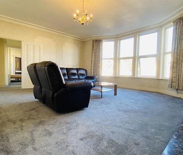 3 bedroom flat to rent - Photo 4