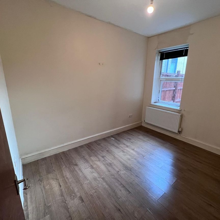1 Bed Flat, Hainault Street, IG1 - Photo 2