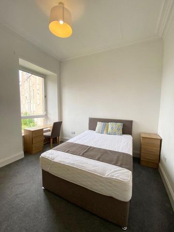 3 bedroom flat to rent - Photo 3