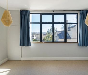 2 bedroom end of terrace house to rent - Photo 2