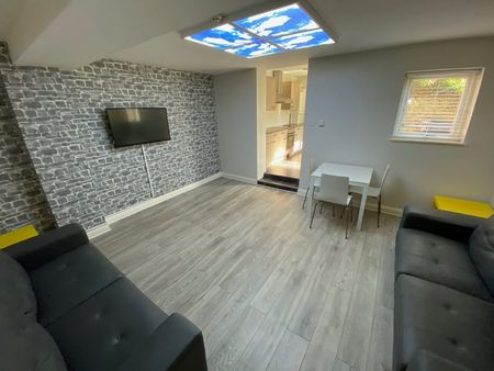 59 Trafford Street, Preston, UK - Photo 2