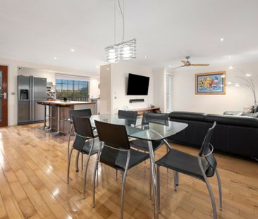 STYLISH HOME IN SOUGHT AFTER AREA!!! - Photo 3