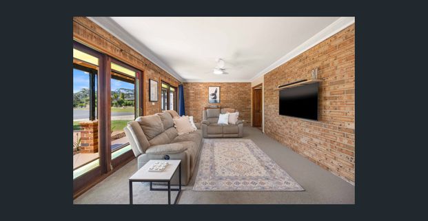 Generous Family Home Minutes from Schools, Shops and Beaches - Photo 1