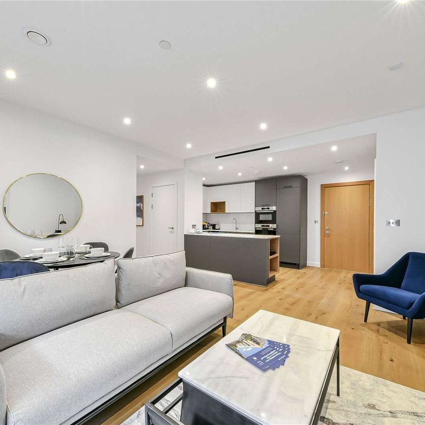 Modern two bedroom two bathroom apartment with direct access to a private balcony - Photo 1