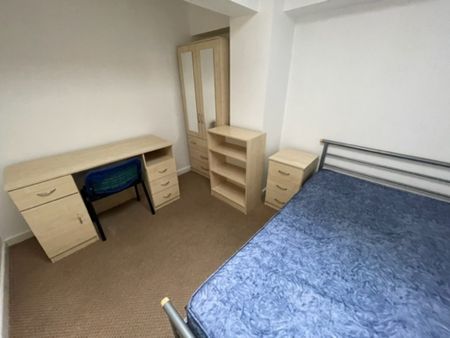 6 Bed Student Accommodation - Photo 2