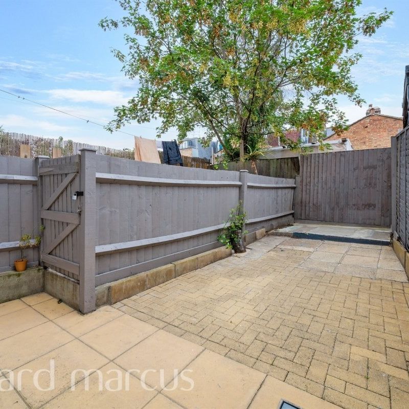 Leverson Street - Photo 1