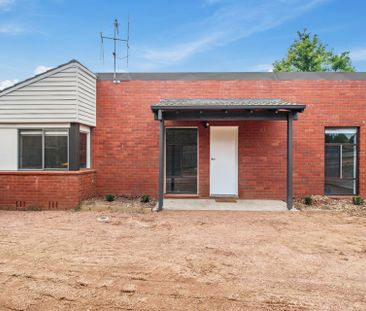 Renovated 3-bedroom home - Photo 2