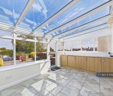 3 bedroom semi-detached house to rent - Photo 2