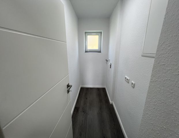 Erdgeschoss, 4 ZKB, 90 m2 WF, Vinyl, Walk-In-Dusche, Keller, Dachboden, Gartenanteil, uvm. - Photo 1