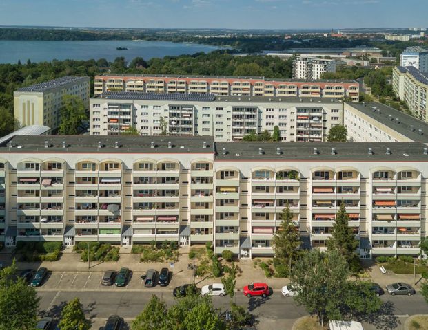 Gemütlicher Süd-Balkon in luftiger Höhe? - Foto 1