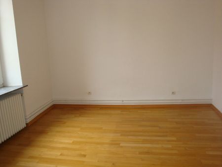 APPARTEMENT - 69 m2 - 3 pièces - rue de la chapelle à SARREGUEMINES 57200 - Photo 2