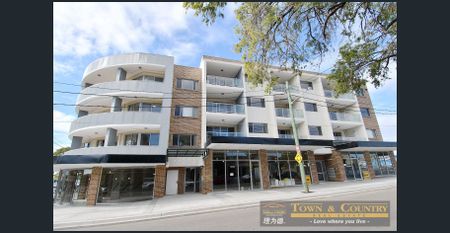 large 1 bedroom split level apartment - Photo 4