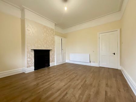 4 bedroom Detached House to let - Photo 4