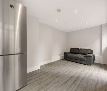 5 Bed Terraced House, Hollydale Road, SE15 - Photo 2