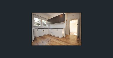 THREE BEDROOM HOME IN PRIME LOCALE – WATER USAGE INCLUDED! II HAVEN AGENTS - Photo 3