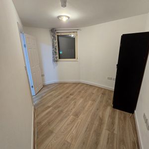 Room in a Shared Flat, Pickering Road, IG11 - Photo 2