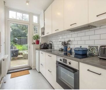 Room in a Shared House, Greestead Gardens, SW15 - Photo 3