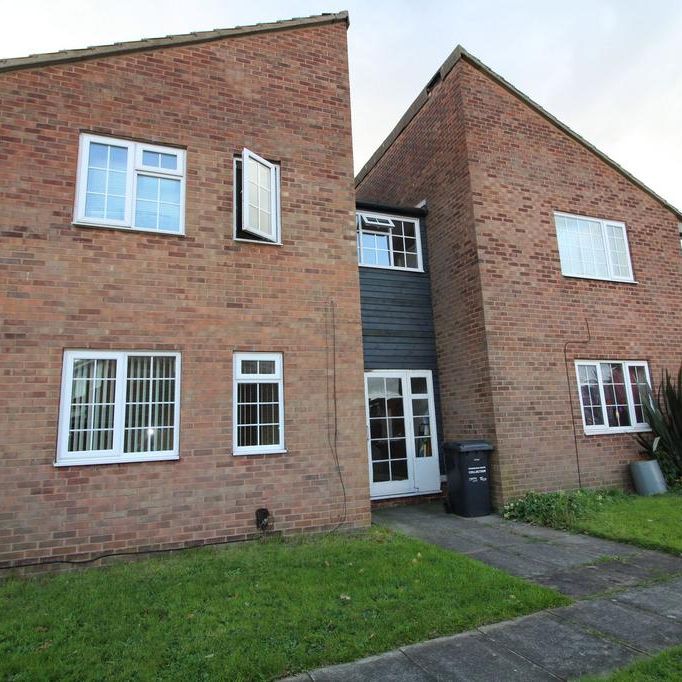 1 bedroom ground floor flat to rent - Photo 1