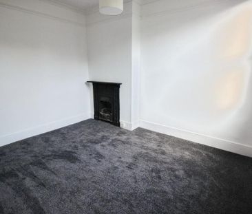 3 bedroom end of terrace house to rent - Photo 3