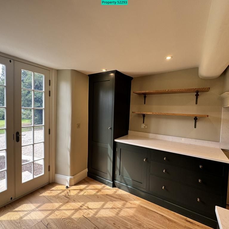 5 bedroom detached house to rent - Photo 1