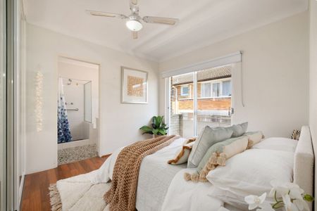 Bright & Breezy Apartment in Prime Dee Why Setting - Photo 5