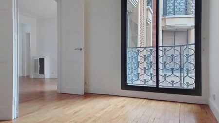 Paris VIII - Appartement 3 pièces - Avenue Montaigne - Photo 2