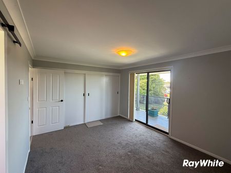 Spacious 5-Bedroom Modern Two-Story Home - Photo 4