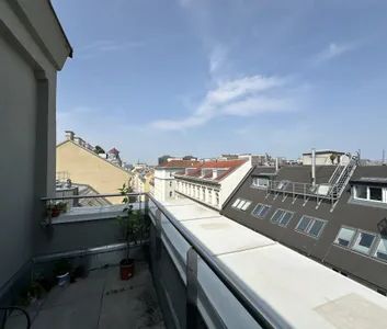Große 5 Zimmer im frisch ausgebauten Dachgeschoss mit DG-Terrasse! - Foto 3