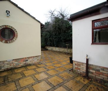 3 bedroom detached house to rent - Photo 3