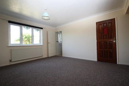 3 bedroom detached bungalow to rent - Photo 2