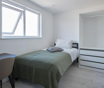 6 bedroom semi-detached house to rent - Photo 5