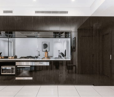 Luxury one bedroom plus study apartment in Platinum building - Photo 2