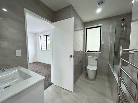 Modern Living in Prime Bucklands Beach Location - Photo 4