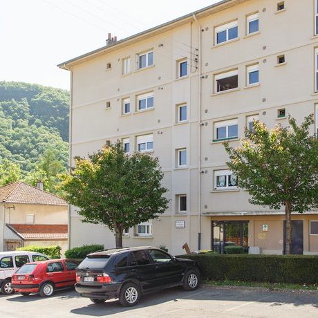 Appartement composé de 3 chambres fermées, situé dans le centre de Fumay - Photo 1