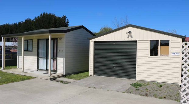 1 BEDROOMS + SLEEPOUT - FOXTON - Photo 1