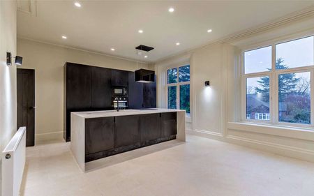 Elegant apartment is situated within a beautifully renovated period building in Cheadle Hulme. - Photo 2