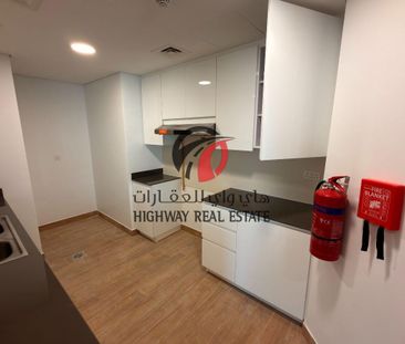 SPECIOUS 3BHK FLAT|FAMILY FRIENDLY|NEARBY METRO - Photo 1