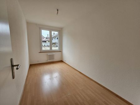 Beautiful renovated 4-room apartment in Neuchâtel - Photo 3