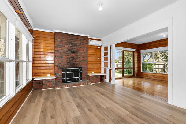 Charming Coastal Cottage - Convenience, Comfort & Character - Photo 1