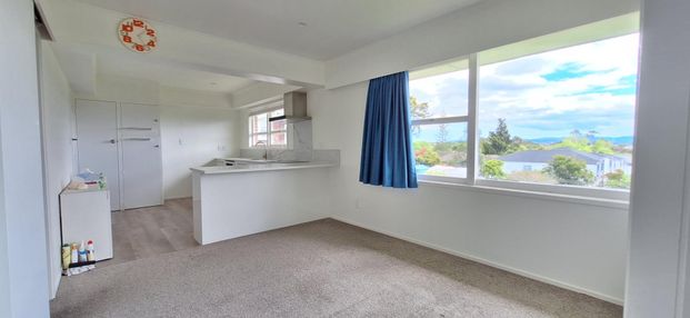 Spacious Family Home in Blockhouse Bay - Photo 1