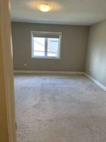 For Lease - 677 Chelton Road, London South, Ontario - Photo 4