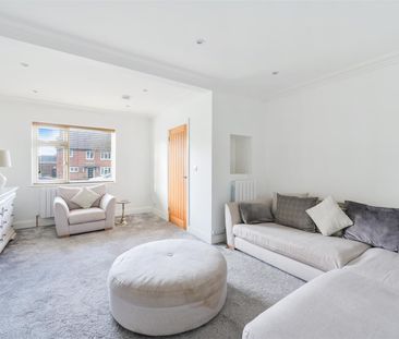 To Let 3 Bed House - Semi-Detached - Photo 3