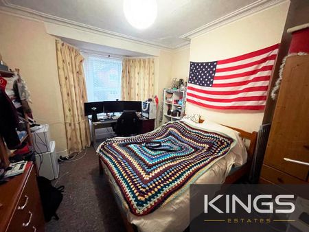 5 bedroom semi-detached house to rent - Photo 4