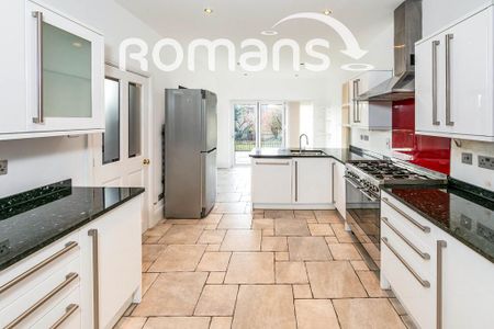 4 bedroom semi-detached house to rent - Photo 5