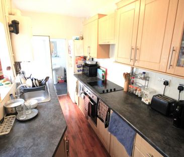 4 bedroom terraced house to rent - Photo 6