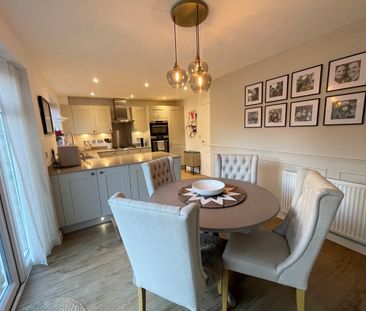 4 bedroom semi-detached house to rent - Photo 5